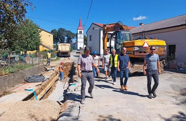  Gradbišča vodovoda med Harijami in Pregarjami si je ta teden ogledal 
tudi župan Gregor Kovačič.