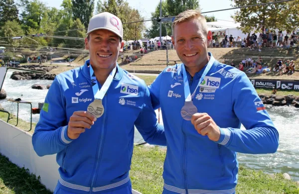 Luka Božič (levo) in Benjamin Savšek bosta na SP bila ogorčen boj 
za vstop v olimpijski kanu za Pariz.