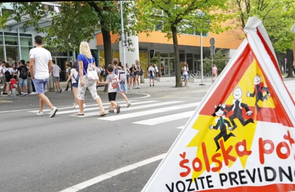Število učencev priseljencev, ki se na novo vpisujejo na OŠ Milojke Štrukelj, v zadnjih letih  povečuje. Če se bo trend še nadaljeval, lahko to vpliva 
na kvaliteto dela, opozarjajo na šoli. 