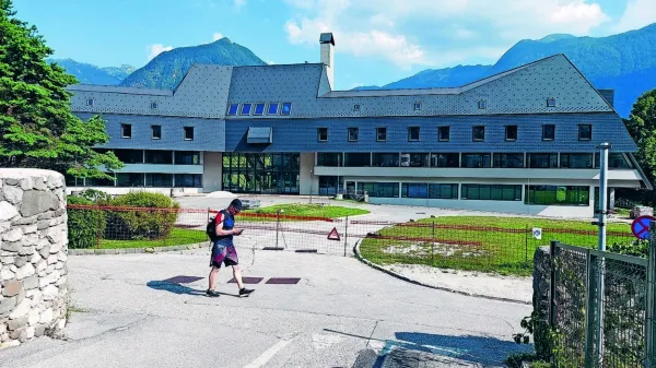 Za popolno prenovo hotela Kanin, ki je sicer skupaj vredna  skoraj 
enajst milijonov evrov,  bo ljubljanska družba Floris na razpisu 
dobila 1,1 milijona evrov.



   