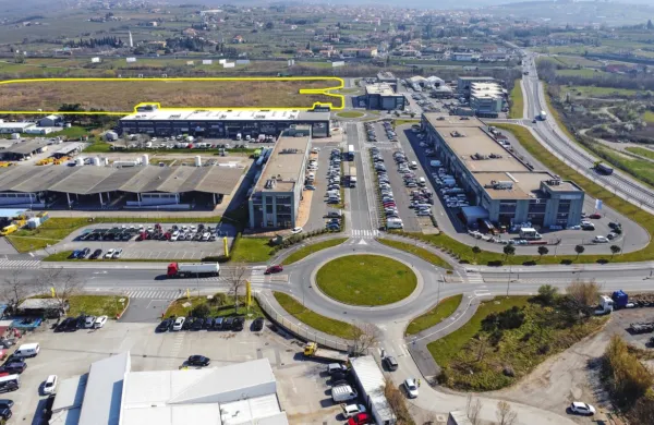 Podjetje Truck terminal je občini poslalo pobudo, s katero bi na približno 90.000 kvadratnih metrov velikem zemljišču (v ozadju, označen z 
rumeno)  omogočili gradnjo obrtno-poslovnih stavb in skladišč.