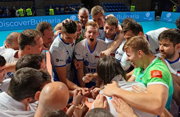 Slovenski odbojkarji bodo  zmagoviti niz iz Bolgarije poskušali 
podaljšati še v Rimu, kjer bodo  jutri   lovili  svoj četrti finale na 
evropskih prvenstvih. 