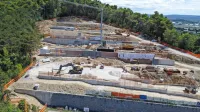 Na ankaranskem pokopališču bo prostora za tri grobna polja ter 
110 klasičnih grobov in 246 žarnih talnih grobov, v žarnem zidu pa 
bo še 180 mest. Na novem pokopališču bo tudi polje za raztros 
pepela. 

