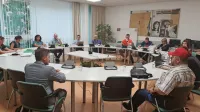 Na občinskih sejah v Divači (na fotografiji) in v Hrpeljah največkrat slišani razlog za zavrnitev soglasja 
izbranemu kandidatu za direktorja Tilnu  Pahorju je bil, da svetnikov s svojimi odgovori ni prepričal.