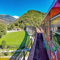   Most in viadukt čez reko Idrijco v Bači pri Modreju je najdaljša 
premostitev na Bohinjski progi (258 m).