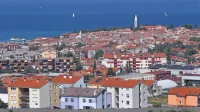 Izolska občina bo  za pomoč pri odpravi posledic na območju 
drugih občin prispevala 15.893 evrov, dobrih  200.000 evrov pa bo 
namenila svojim občanom.