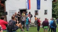 Pred domačijo pisatelja Franceta Bevka v Zakojci se je v nedeljo 
zbrala pisana množica. Ob pogrešanih Cerkljanih, jih je največ 
prišlo v organizaciji društva Baška dediščina.