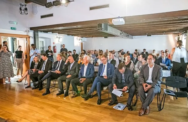 V   Izoli so včeraj    odprli Teden sredozemske obale in makroregionalnih strategij. 