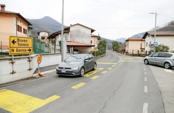 Najtežji del, tudi zaradi zapore in omejitev v prometu  bo prečkanje 
mostu in državne ceste v Plavah. 