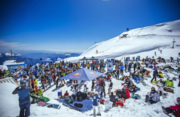 V preteklosti so na smučišču pripravljali dogodke, ki so privabljali 
na stotine obiskovalcev.   