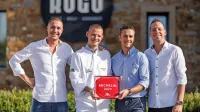 Kogo v Vinakoprovi Hiši refoška je Koper spet postavil na 
Michelinov zemljevid! Na fotografiji so (z leve): Aljoša Mlinar, 
kuhar Tilen Župevec, direktor Vinakopra Borut Fakin in Marko 
Kozel. 