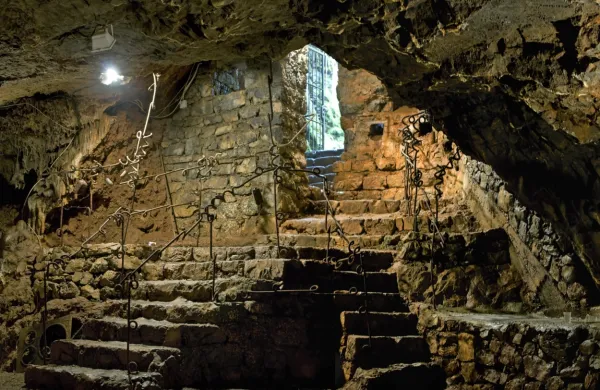 Obiskovalci jesenske izvedbe festivala Kraška gmajna se bodo 
tokrat podali tudi v Krompirjevo jamo. 