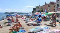 Punta se poleti spremeni v priljubljeno mestno plažo, izven 
turistične sezone pa je prav tako priljubljeno parkirišče za 
imetnike parkirnega abonmaja. 
