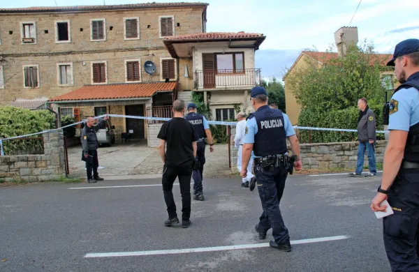 Po petih prevozih med Sirči in Koprom je osumljenec v soboto 
zvečer pristal v koprskem zaporu. 