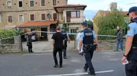 Po petih prevozih med Sirči in Koprom je osumljenec v soboto 
zvečer pristal v koprskem zaporu. 
