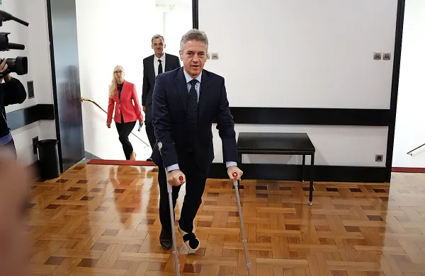  Golobova vlada ne bo več mogla jezditi na valu sentimenta ljudi ob 
poplavah.