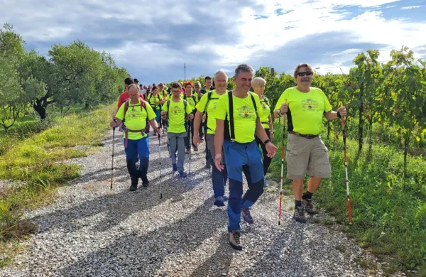 V soboto se je na sklepni del Slovenske planinske poti od Ankarana 
do Debelega rtiča podalo več kot 300 slepih in planincev z okvaro 
sluha, gibalno oviranih, nevrorazličnih in njihovih spremljevalcev.