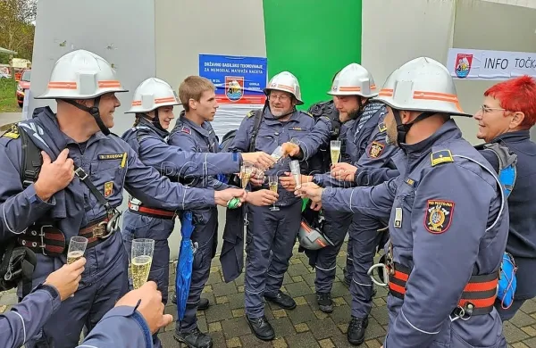 Poklicni gasilci PGD Postojna državni prvaki