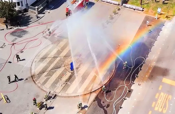 Trenja med zavodom GO! 2025 in novogoriško občino oziroma županom so zanetila požar, ki ga je, vsaj za zdaj,  težko, če ne nemogoče 
pogasiti. 