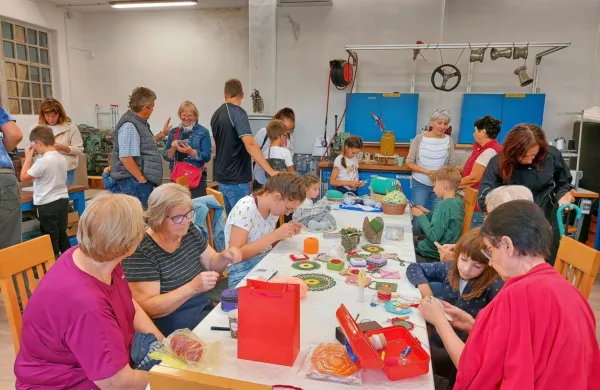 V Garaži so mladež učili stare obrtniške vešče, značilne za 
Vipavsko dolino. 