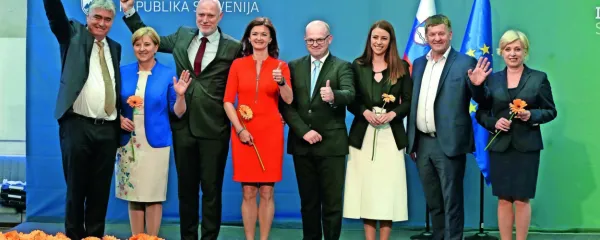 Evropski poslanci, izvoljeni leta 2019 (z leve): Milan Zver, Ljudmila Novak, Milan Brglez, Tanja Fajon, Klemen Grošelj, Irena Joveva, Franc Bogovič in Romana Tomc. Če ne bodo več 
izvoljeni, bodo nekaj časa prejemali nadomestilo v višini svoje plače, po dopolnjenem 63. letu pa jih čaka visoka evropska pokojnina, odvisna od trajanja njihovega mandata.