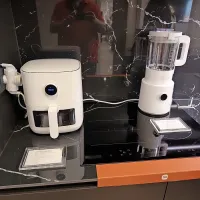 Številne naprave dobijo nove ali razširjene funkcionalnosti, ko jih povežemo s Xiaomi 
Mi Home aplikacijo. 