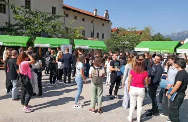 Univerza v Novi Gorici je novincem vseh fakultet v Vipavi pripravila 
orientacijski dan. 