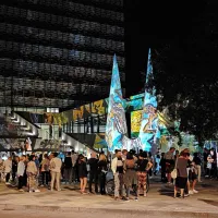  Največ pozornosti je pritegnila velika, nad Bevkovim trgom lebdeča luna s premerom sedmih metrov.
