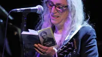Patti Smith je med svojim nastopom leta 2019 v Trstu prebrala tudi 
nekaj Kosovelovih.