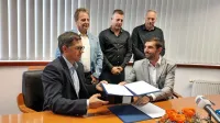 Včeraj  so soustanoviteljice ZD Tolmin Občine Tolmin, Kobarid in Bovec ob prisotnosti direktorja ZD  s 
Kolektor Kolingom  podpisale pogodbo za preureditev  osrednje stavbe. Kako naprej? Urgentni center! 
