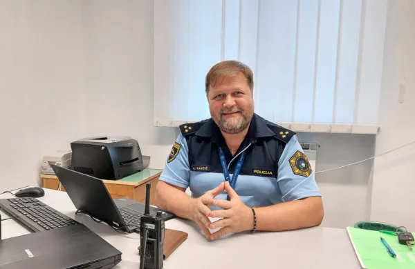 Vodja komenskega policijskega okoliša Erik Fabčič bo občanom na 
voljo vsako sredo med 14. in 18. uro.