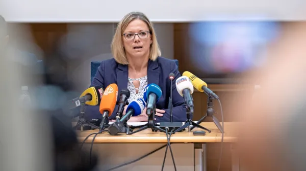 Sanja Ajanović Hovnik je odstopila s funkcije ministrice za javno 
upravo.