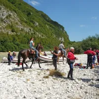 ... in izstopa na Trnovem ob Soči. Kako bo z nakupom kart za uporabo vstopno izstopnih mest, ni znano. 