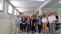 Župan Gregor Strmčnik (levo) in direktor občinske uprave Iztok 
Mermolja med zaposlenimi občinskimi strokovnimi delavci, ki so 
se udeležili novinarske konference, sklicane njim v bran. 