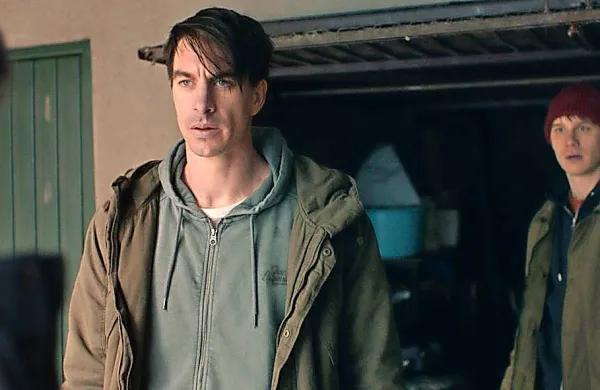 Jure Henigman (v ospredju) in Timon Šturbej v osrednjih vlogah 
bratov v najnovejšem filmu Marka Šantića Zbudi me.