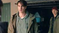 Jure Henigman (v ospredju) in Timon Šturbej v osrednjih vlogah 
bratov v najnovejšem filmu Marka Šantića Zbudi me.