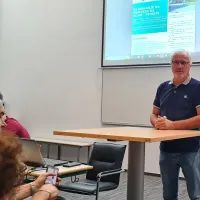  Predsednik sveta KS Olmo - Prisoje Angel Šav pravi, da so 
stanovalci na vseh treh zborih v glavnem opozarjali, da v zameno 
za plačljiv abonma pričakujejo tudi parkirno mesto, ki jih čaka, ko 
se vrnejo zvečer domov.