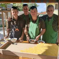 Kostanja je bilo letos nekoliko manj, a je šel za med (FOTO)