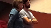 Patrick Quaggiato in Andrejka Možina bdita nad pevskimi utrinki 
dramske predstave.