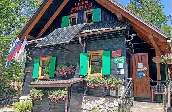 Pri Iztokovi koči bo to nedeljo veselo.