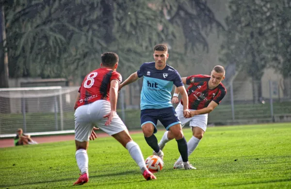 Sežanci (v rdeče črnih dresih) bodo danes gostili Fužinar, Novogoričane pa jutri čaka obračun v Beltincih. 