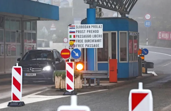 Prehod iz Hrvaške v Slovenijo bo še vedno prost, lahko pa vas 
bodo nekaj metrov v notranjosti ustavili in pregledali policisti. 