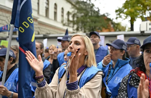 Ob današnjem protestnem shodu Sindikata vzgoje, izobraževanja, 
znanosti in kulture Slovenije (Sviz) so na svoj položaj posebej 
opozorili tudi svetovalni delavci v vzgoji in izobraževanju.

