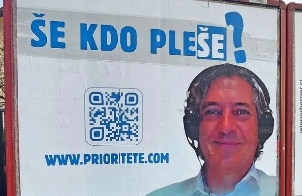 Kdo je naročil obcestne plakate z napisom Še kdo pleše?, na katerih je Robert Golob?