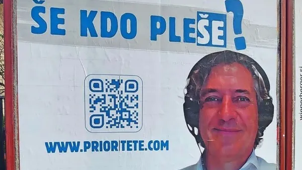 Kdo je naročil obcestne plakate z napisom Še kdo pleše?, na katerih je Robert Golob?