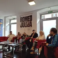 Romeo in Julija velja za 11. mednarodno koprodukcijo koprskega 
gledališča.