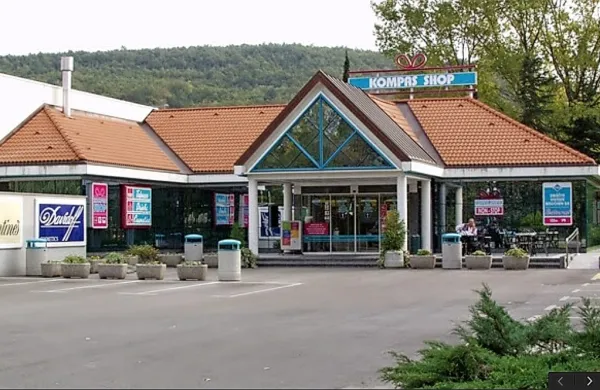 Nekdanji Kompas Shop na Lazaretu bo postal last Občine Ankaran, 
če se bodo s tem danes strinjali koprski in ankaranski občinski 
svetniki.  