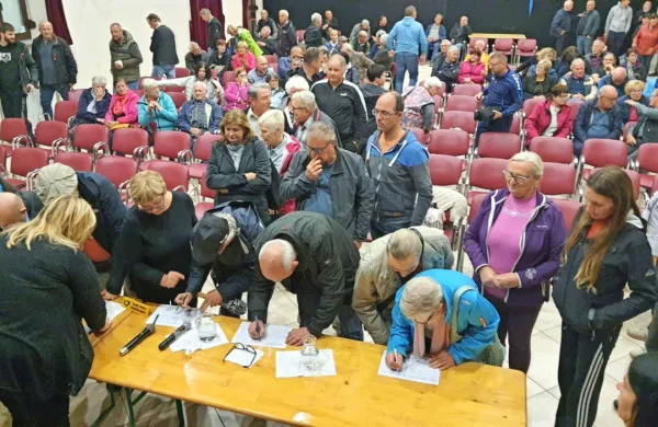 Na ustanovitvi civilne iniciative v kulturnem domu v Šempasu so 
takoj  zbrali prvih 147 podpisov za ohranitev pošte v kraju.