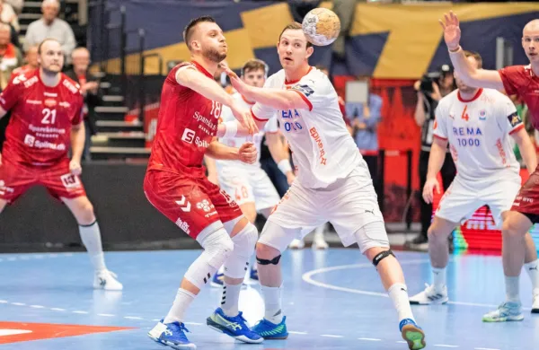 Aleks Vlah (v temnejšem dresu Aalborga, številka 18) bo imel 
bližnja srečanja z Norvežanom Sanderjem Sagosenom predvidoma tudi na januarskem evropskem prvenstvu. 