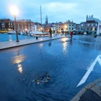 “Ni se še zgodilo, da bi ob takšni poplavi Tartinijev trg ostal suh” (FOTO+VIDEO)